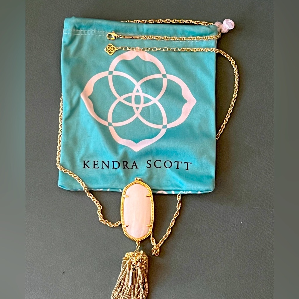 Kendra Scott necklace